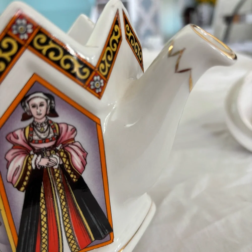 Sadler King Henry the VIII and 6 Wives Teapot England Crown Lid Gold Trim - Picture 11 of 13